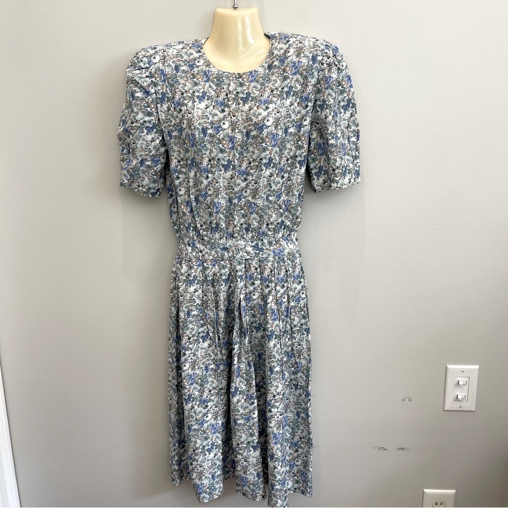 karin stevens Blue and Gray Floral Midi Dress